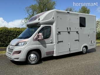 Foxy Weekender Citroen Relay Horsebox