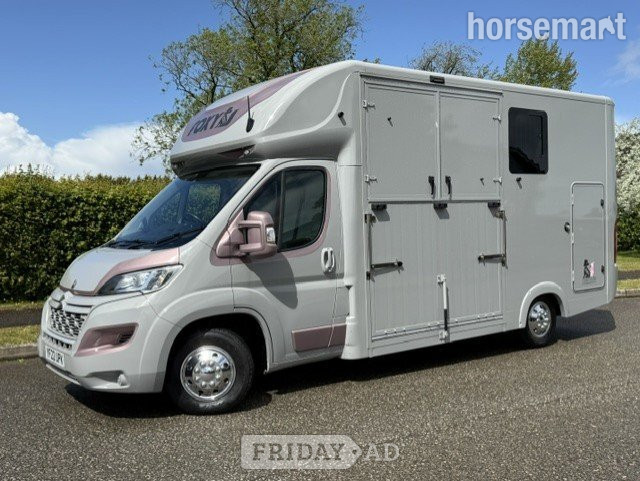 Foxy Weekender Citroen Relay Horsebox in Banbury
