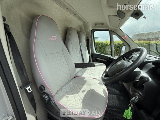 Foxy Weekender Citroen Relay Horsebox - Trailers & Horseboxes in Banbury