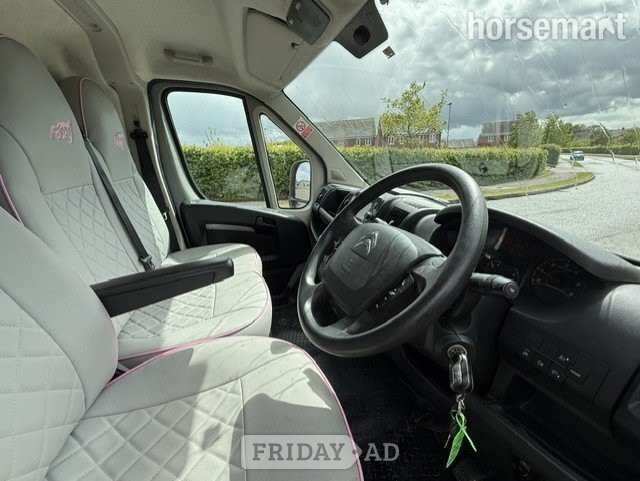 Foxy Weekender Citroen Relay Horsebox - Trailers & Horseboxes