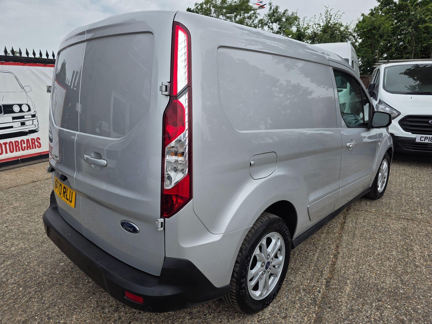 [ berth ]Ford Transit Connect