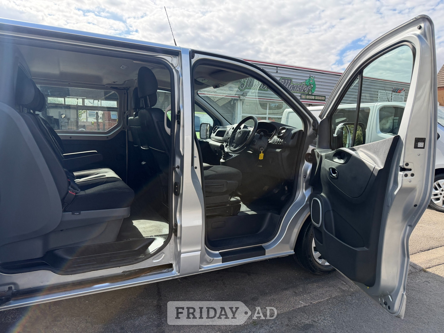 [ berth ]Vauxhall Vivaro