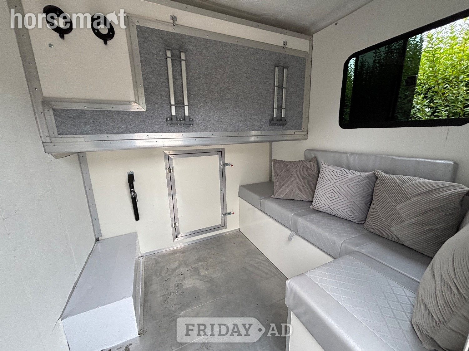 Staffordshire Horseboxes  Vauxhall Horsebox - Trailers & Horseboxes