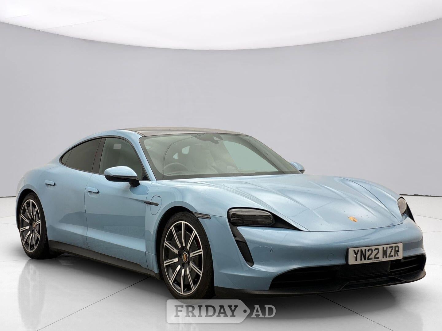 Porsche Taycan 2022 in Ely