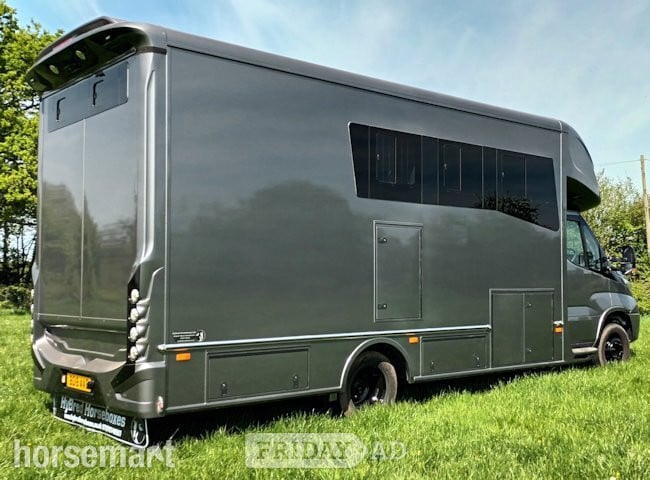 [ berth ]Hybred Horseboxes 