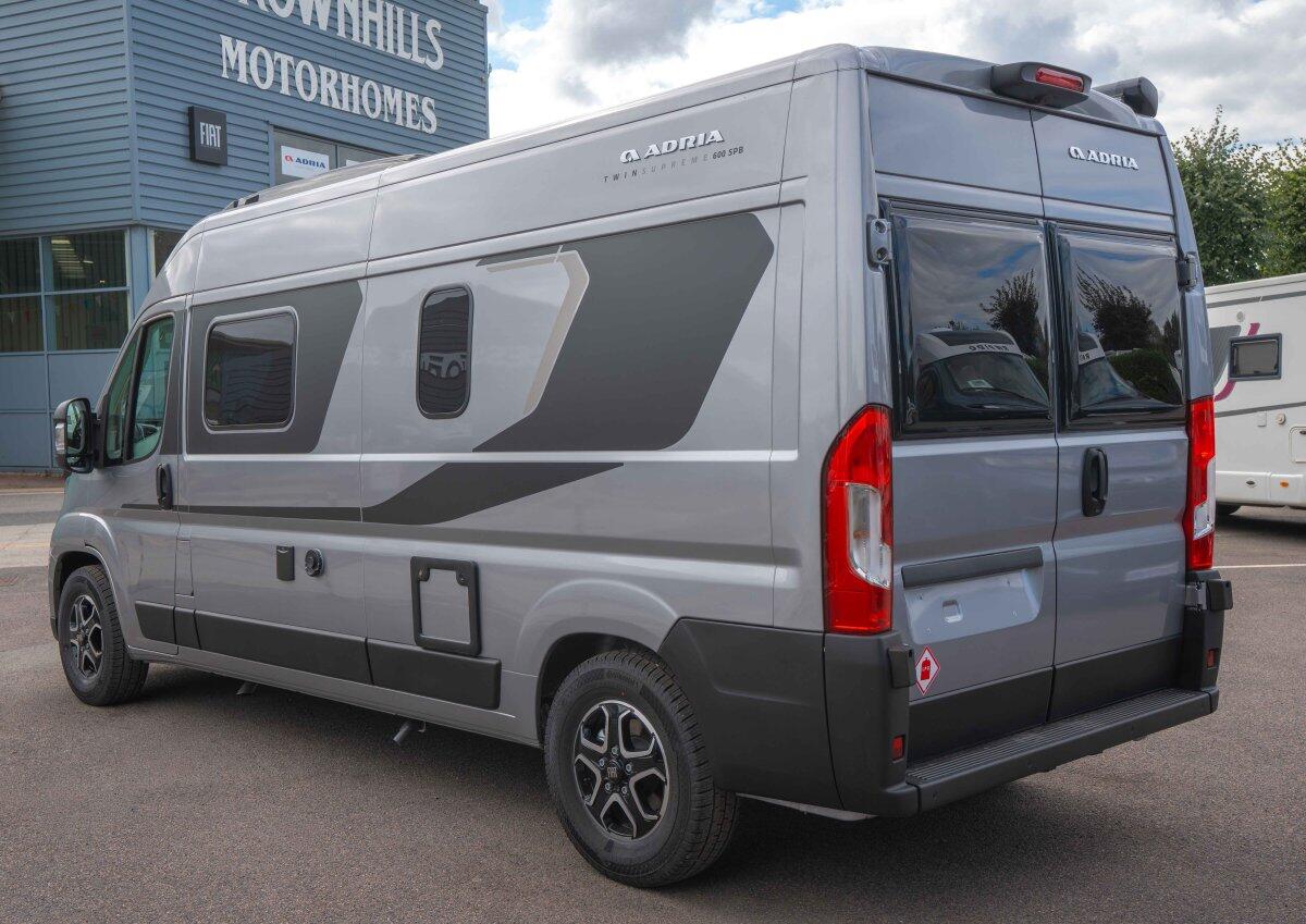 [2 berth ]Adria Twin Supreme 600 SPB 140BHP Auto Fiat 140