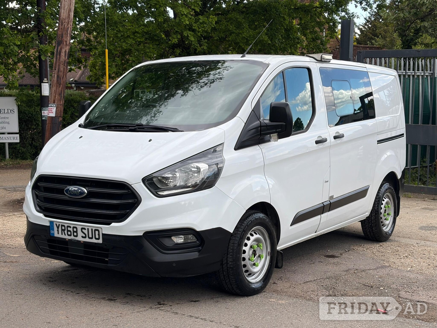 [ berth ]Ford Transit Custom