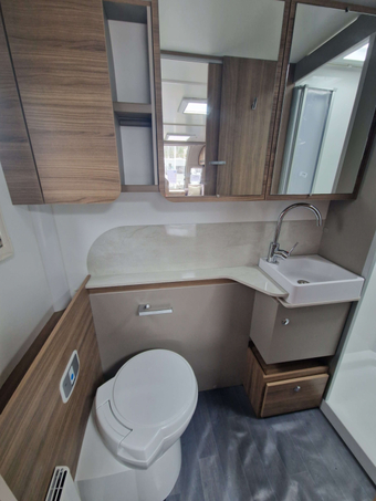 Bailey Unicorn Deluxe Vigo 2026