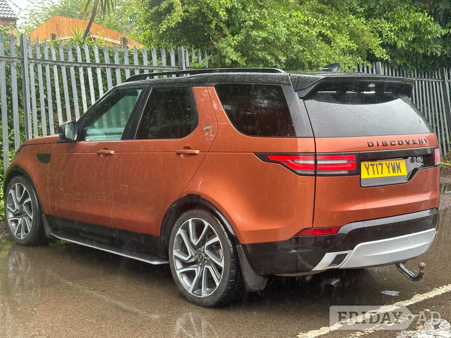Land Rover Discovery 2017 - Cars in Cardiff
