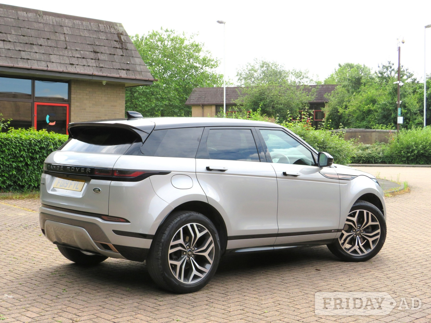 [ berth ]Land Rover Range Rover Evoque