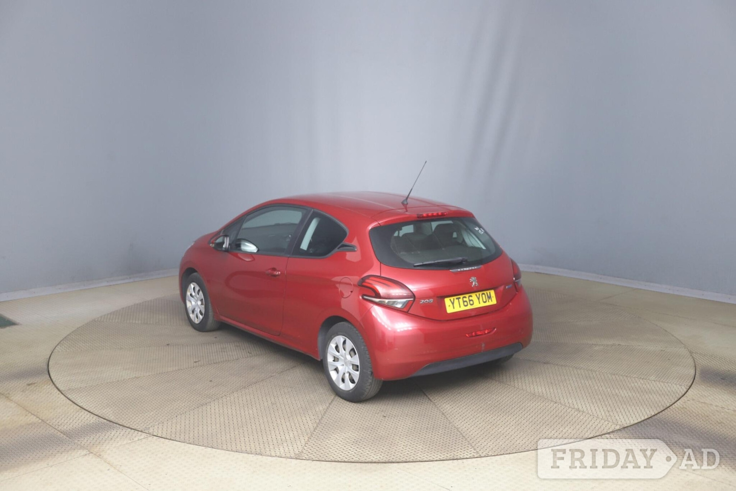 [ berth ]Peugeot 208