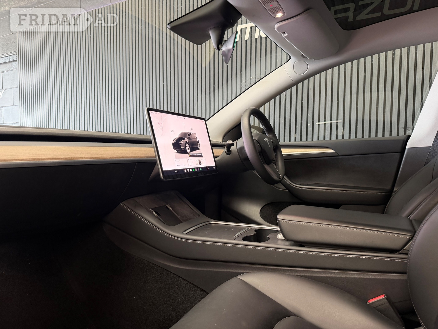 [ berth ]Tesla Model Y