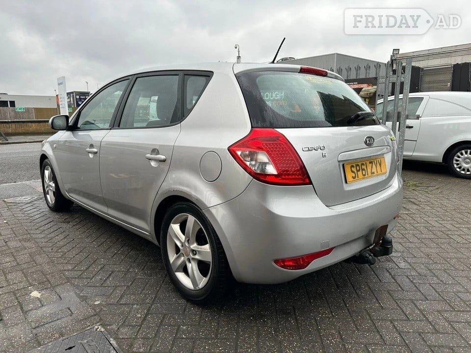 [ berth ]Kia Ceed