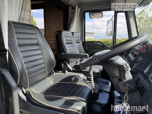 [ berth ]KM Horseboxes 