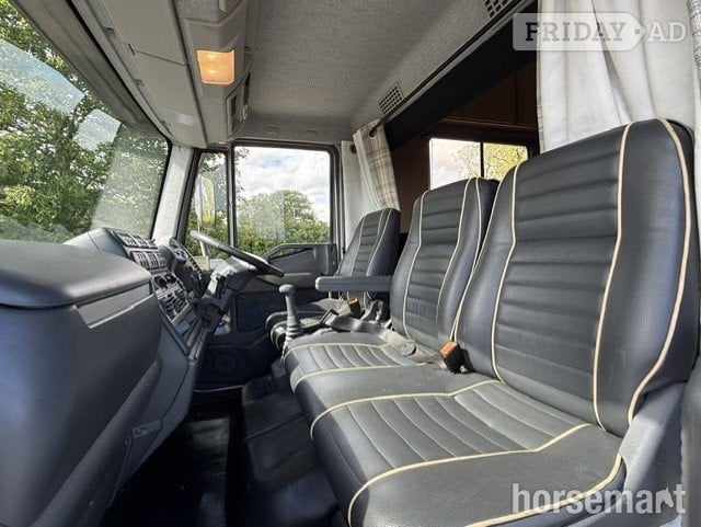 KM Horseboxes Sentinel Elite Iveco Eurocargo Horsebox - Trailers & Horseboxes
