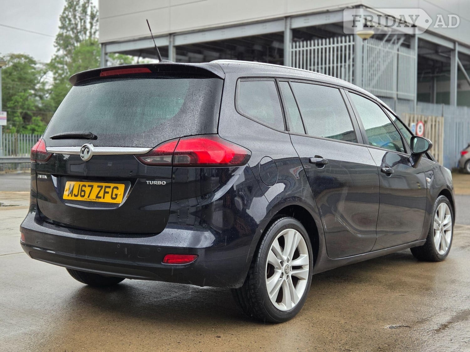 [ berth ]Vauxhall Zafira Tourer