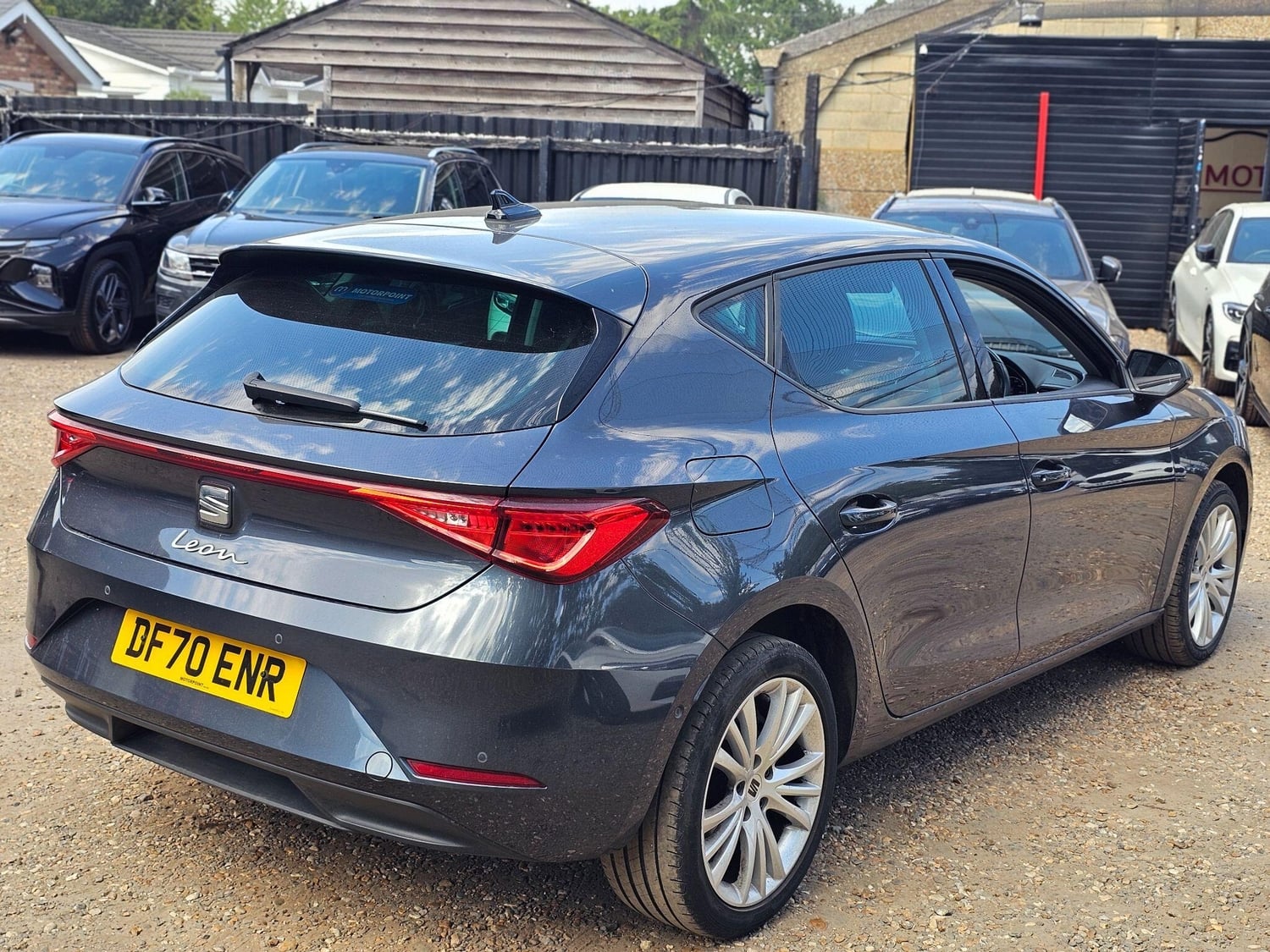 [ berth ]SEAT Leon