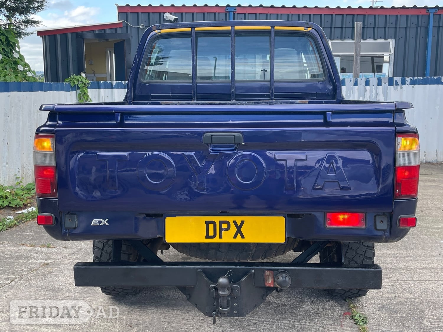 Toyota Hilux 2000 - Cars in Liversedge
