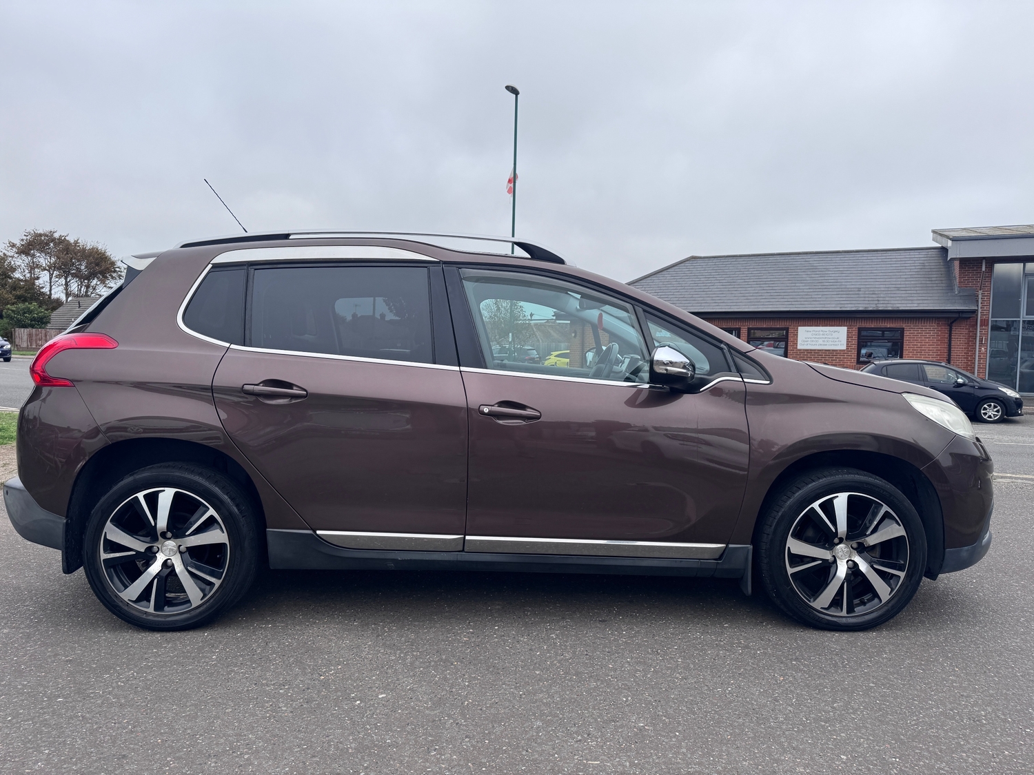 Peugeot 2008 2014 - Cars