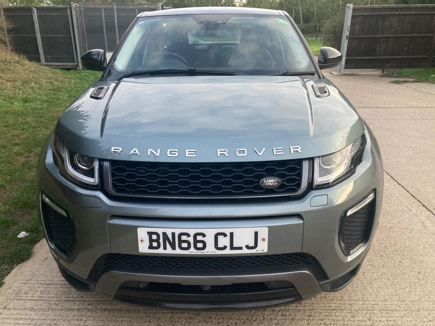 [ berth ]Land Rover Range Rover Evoque