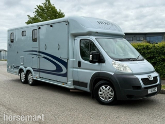 Equi-Trek Valiant  Peugeot Boxer Horsebox