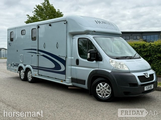 Equi-Trek Valiant  Peugeot Boxer Horsebox in Banbury