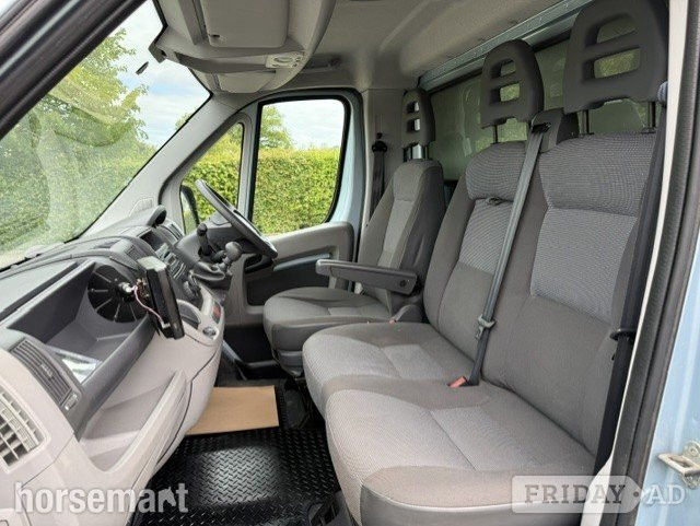 Equi-Trek Valiant  Peugeot Boxer Horsebox - Trailers & Horseboxes