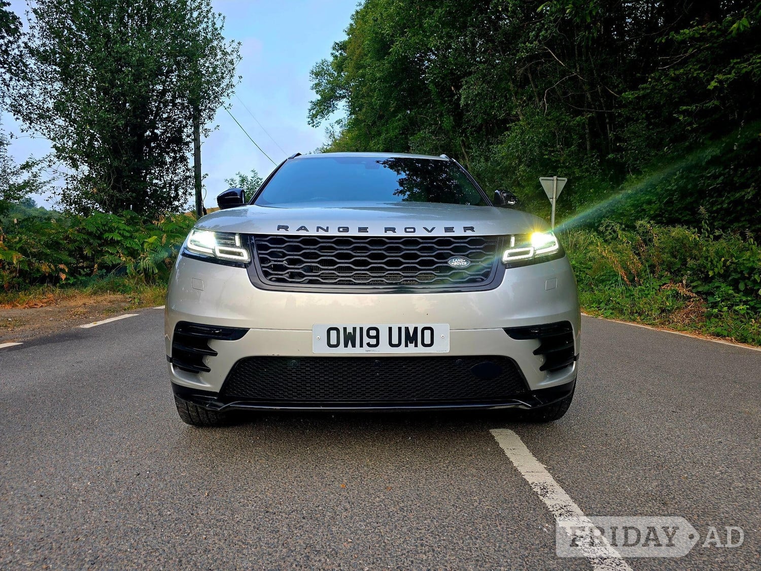 [ berth ]Land Rover Range Rover Velar