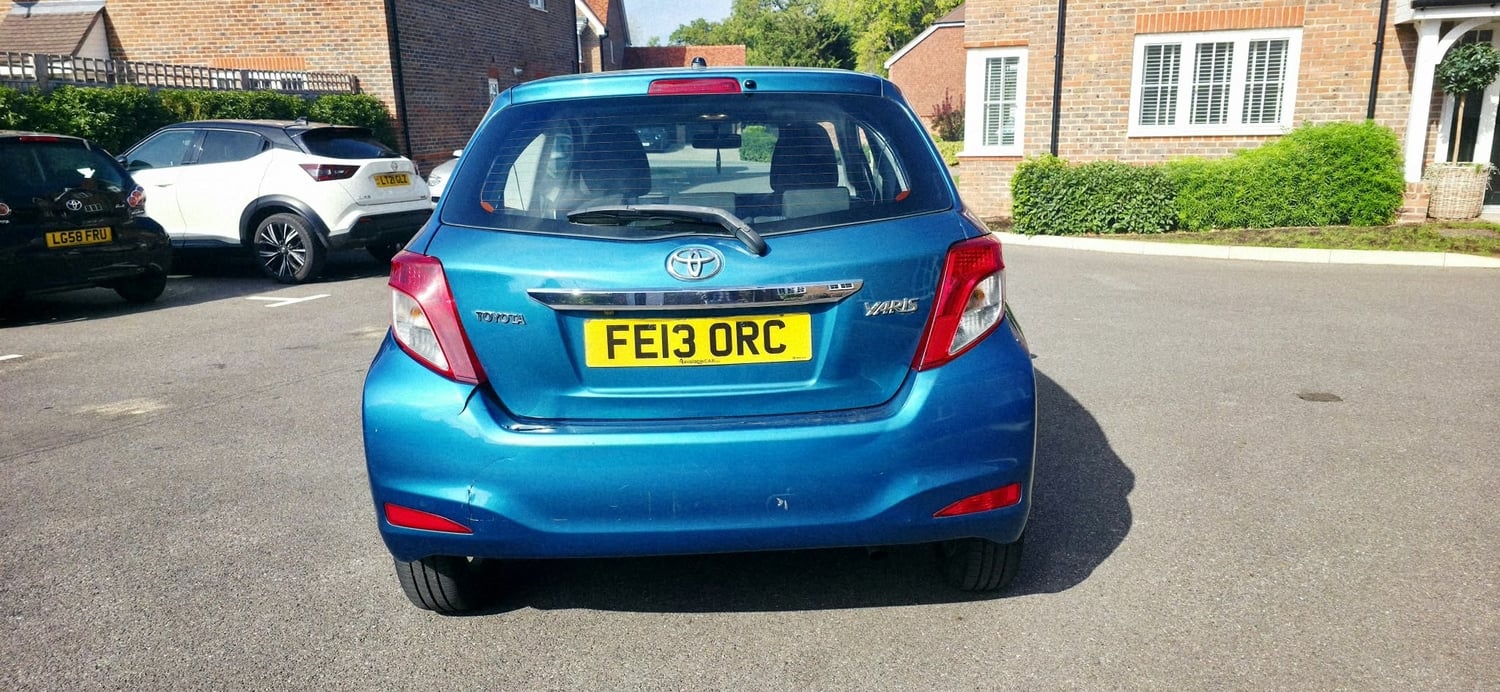Toyota Yaris 2013 - Cars in Sutton