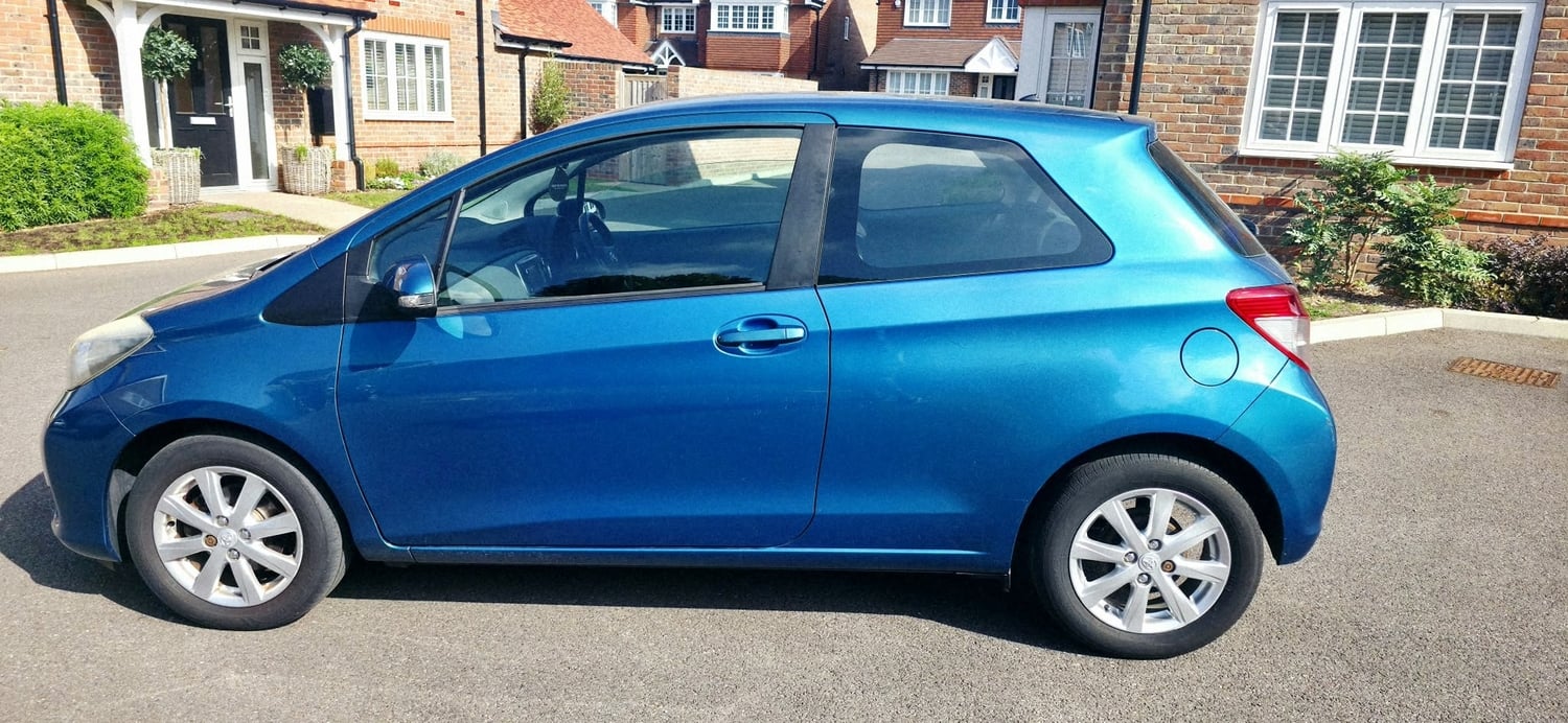 Toyota Yaris 2013 - Cars