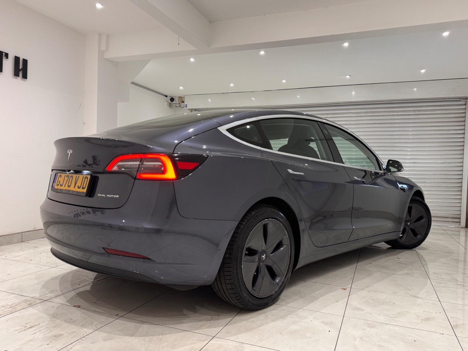 [ berth ]Tesla Model 3