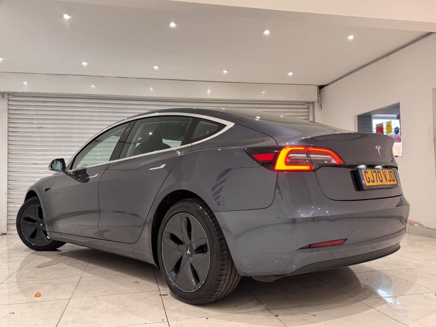 Tesla Model 3 2020 - Cars