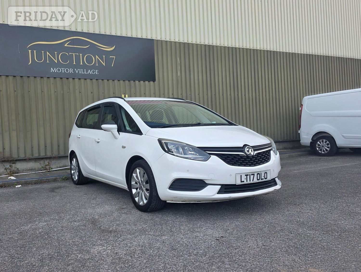 [ berth ]Vauxhall Zafira Tourer