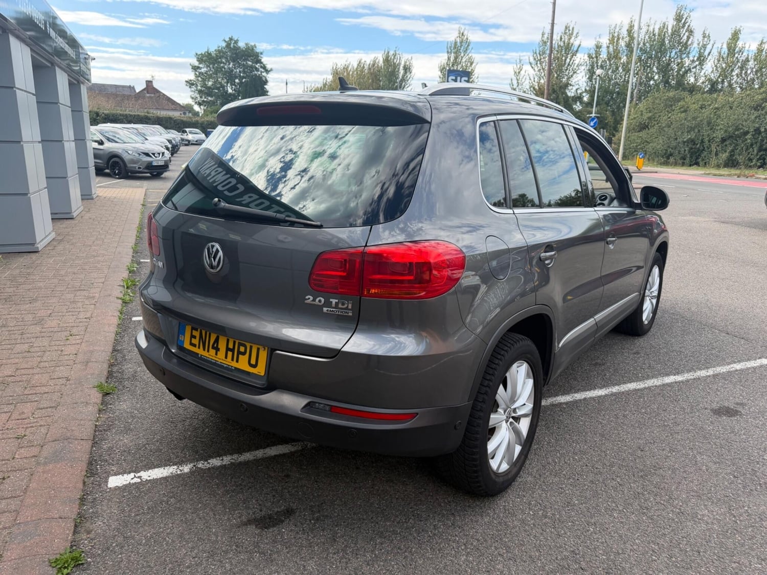 Volkswagen Tiguan 2014 - Cars