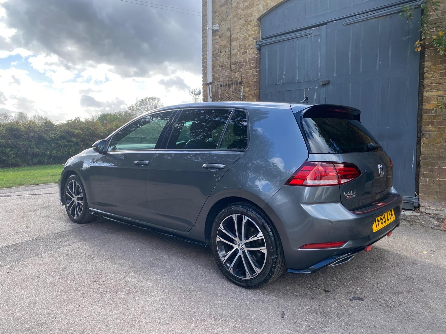 Volkswagen Golf 2019 - Cars in Uxbridge