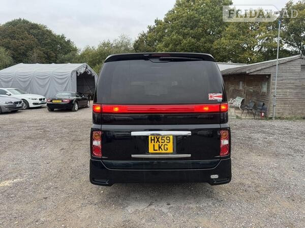 Nissan Elgrand 2010 - Cars in Southampton