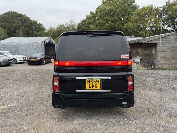 Nissan Elgrand 2010 - Cars in Southampton