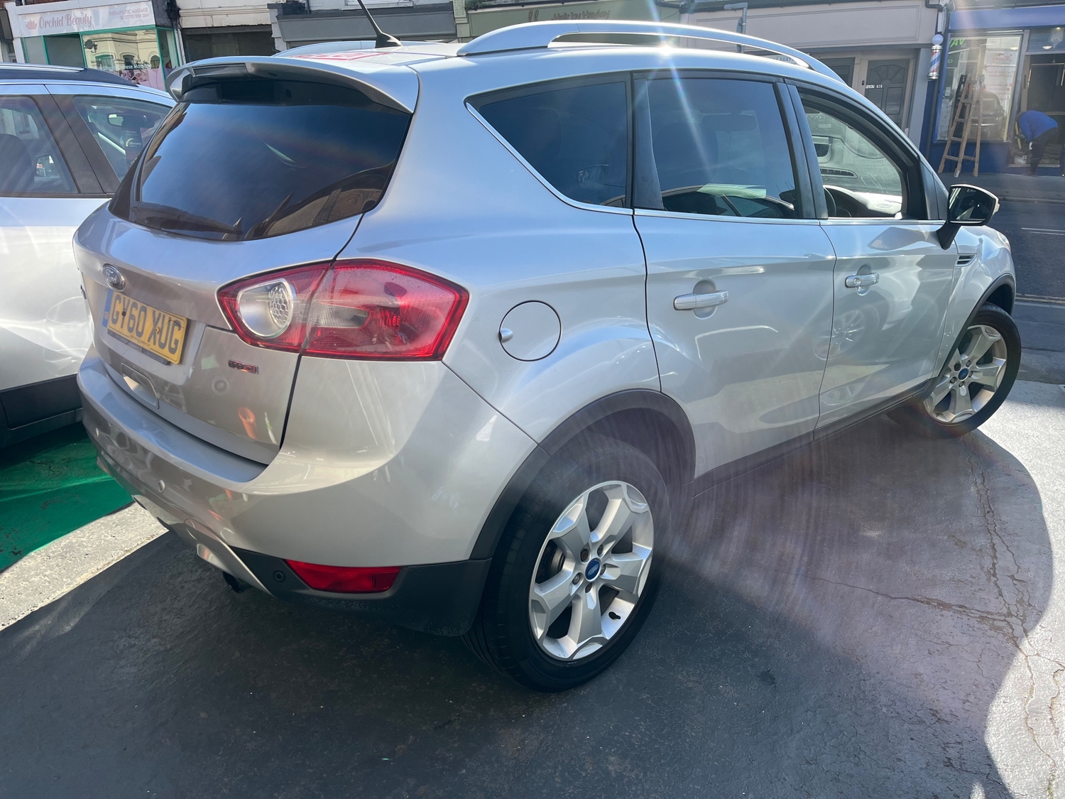 [ berth ]Ford Kuga