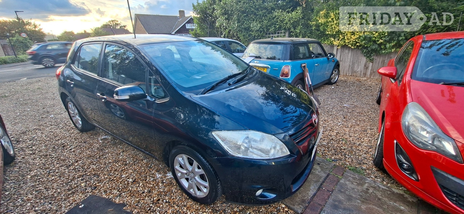 Toyota Auris 2012 in Sutton