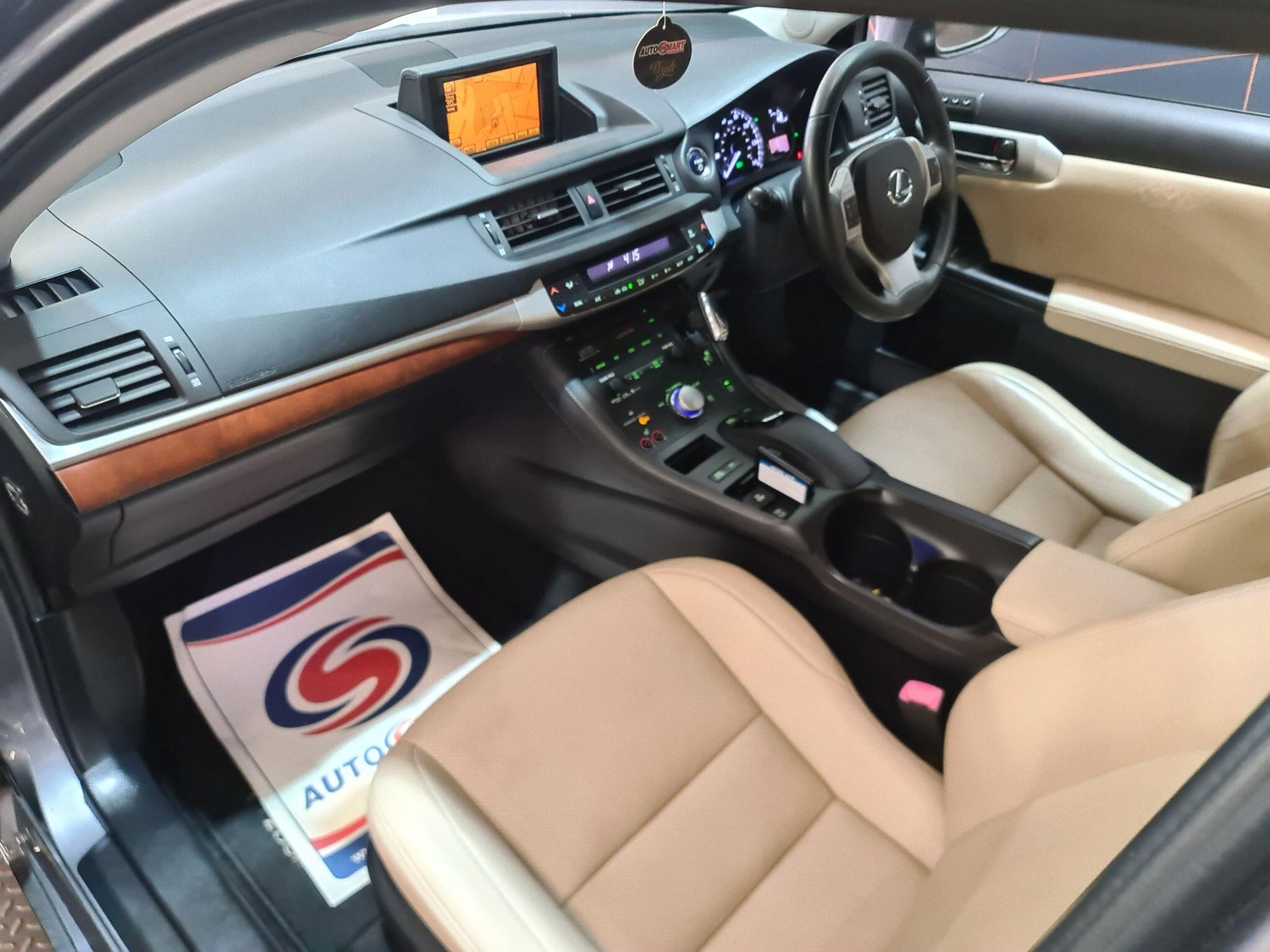 [ berth ]Lexus CT