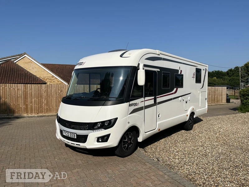 [4 berth ]Rapido 886F