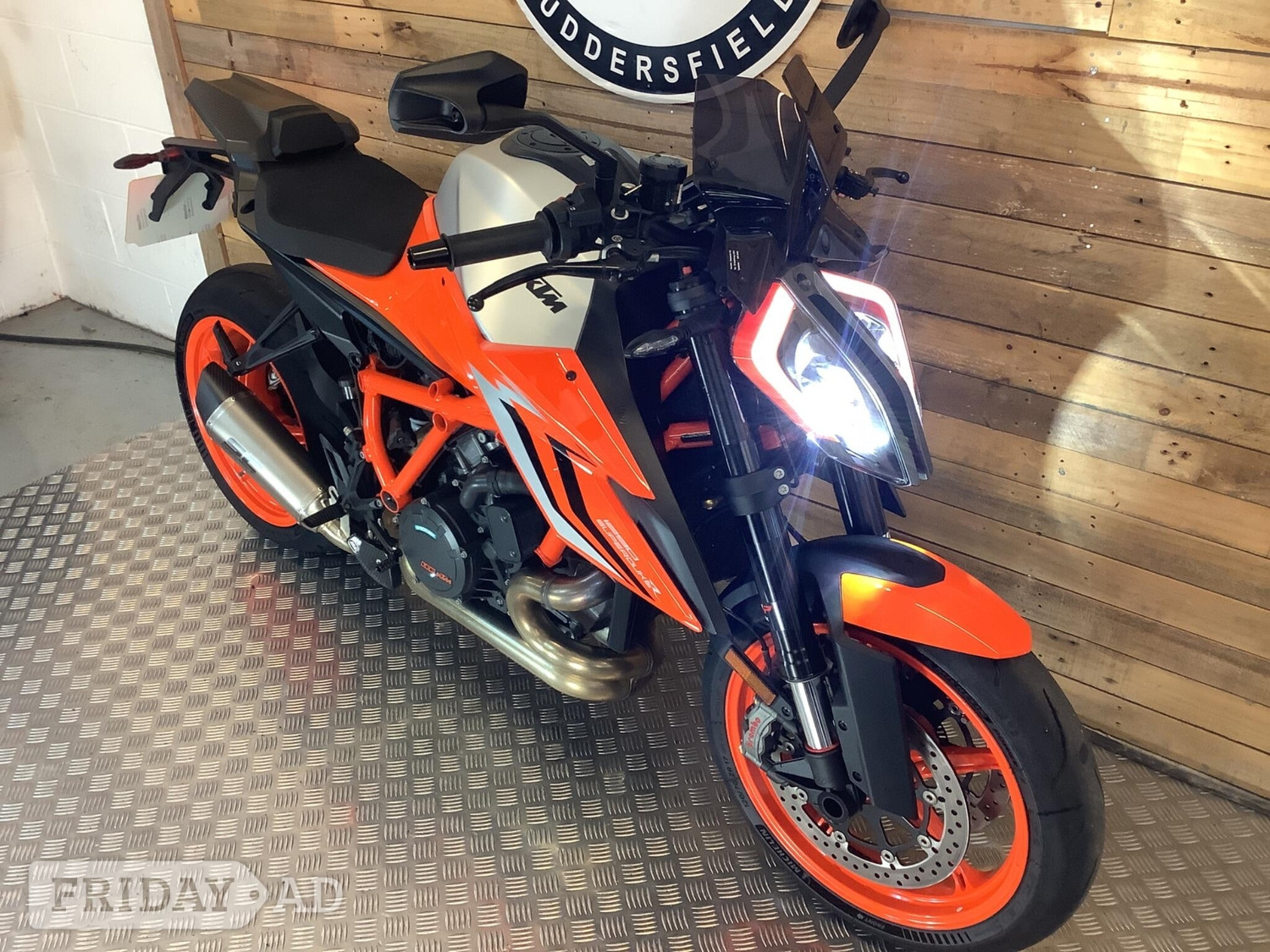KTM 1290 Super Duke 2024 - Motorbikes, Scooters & Quads