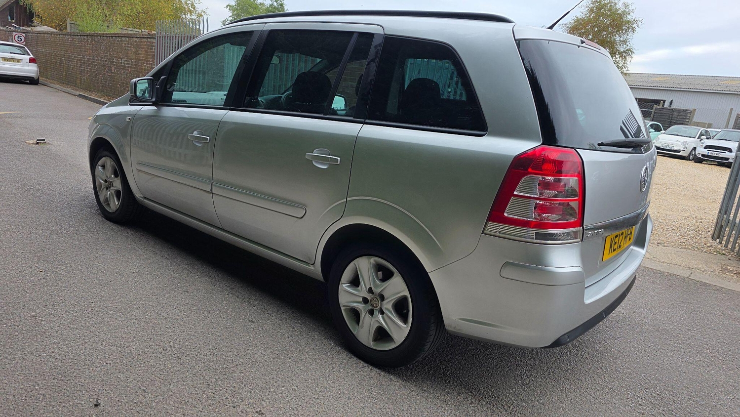 Vauxhall Zafira 2012 - Cars in Leighton Buzzard