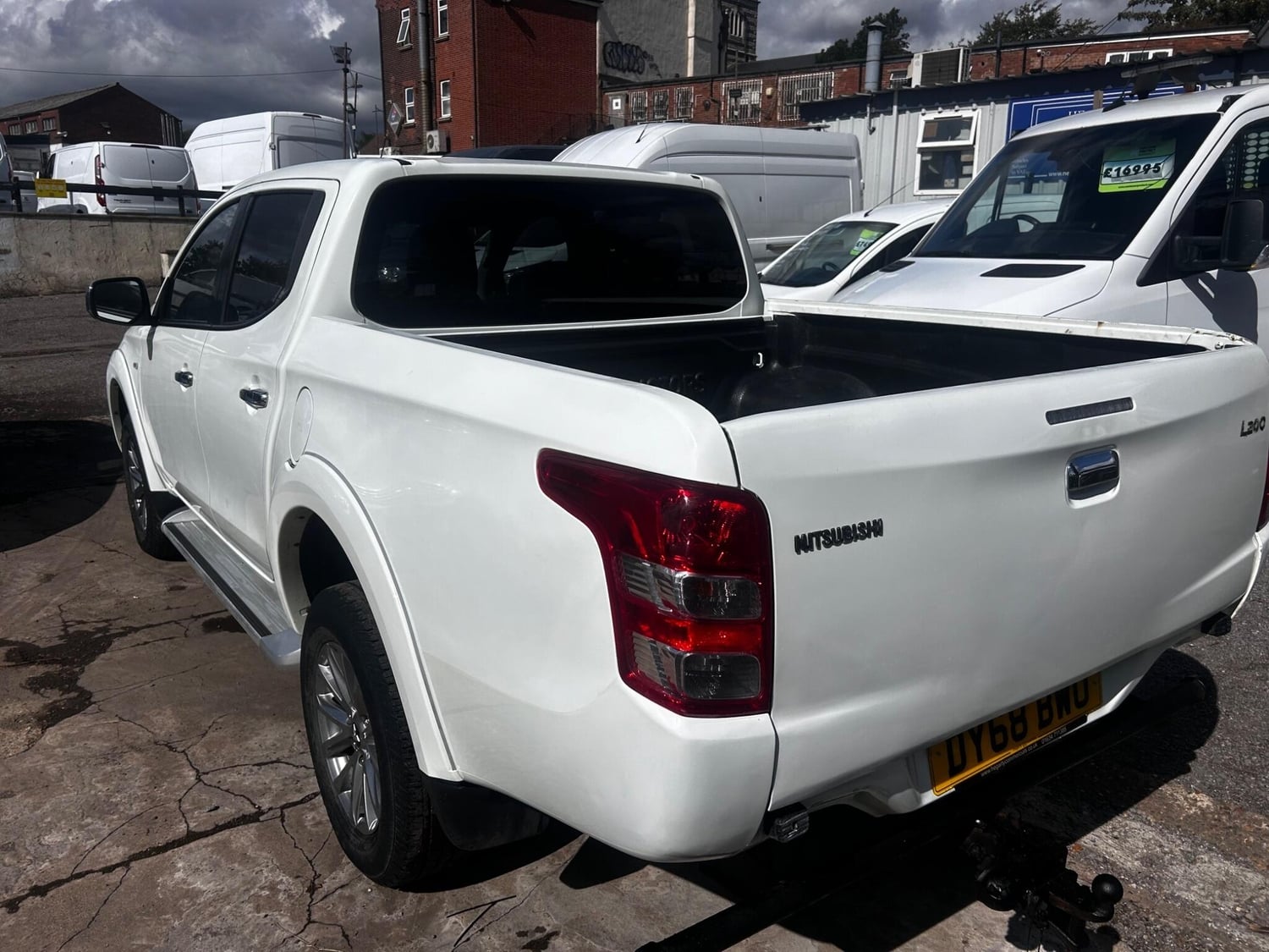 [ berth ]Mitsubishi L200