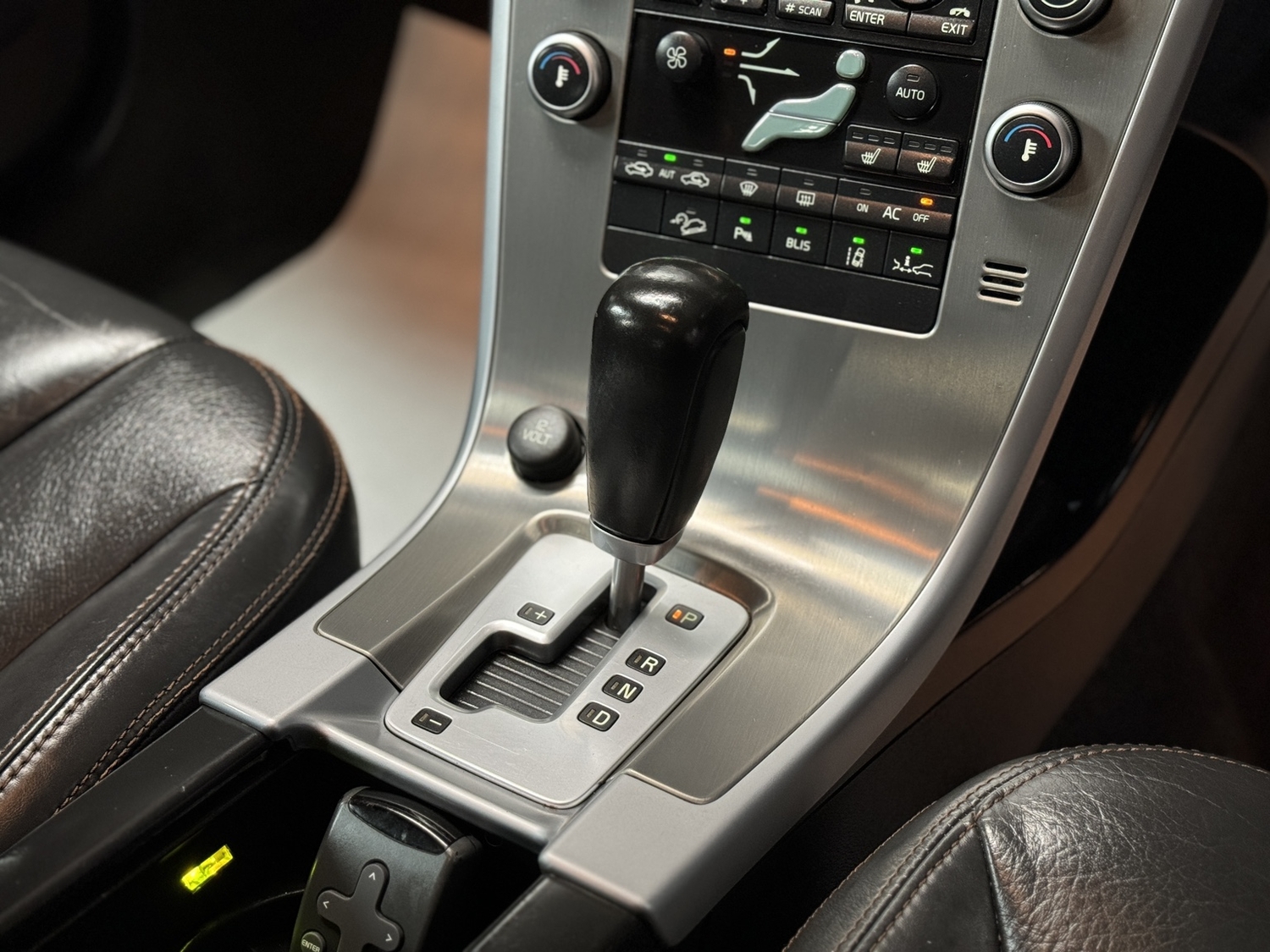 Volvo XC60 2010 - Cars