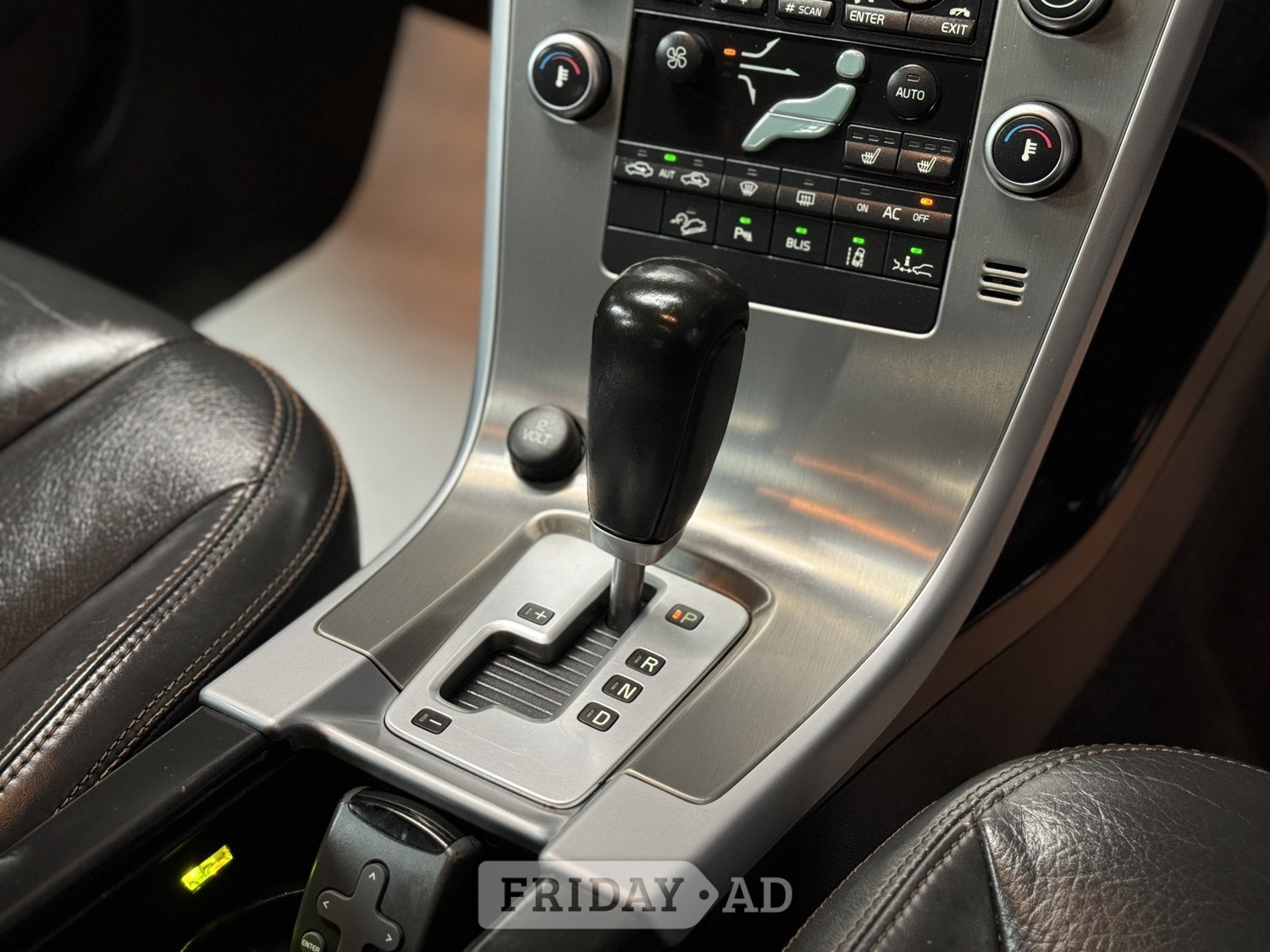 Volvo XC60 2010 - Cars