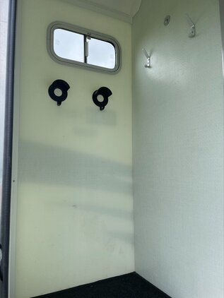 Equi-Trek Sonic Peugeot Horsebox - Trailers & Horseboxes in Epworth