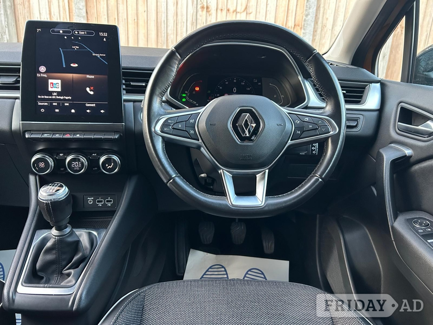 Renault Captur 2020 - Cars
