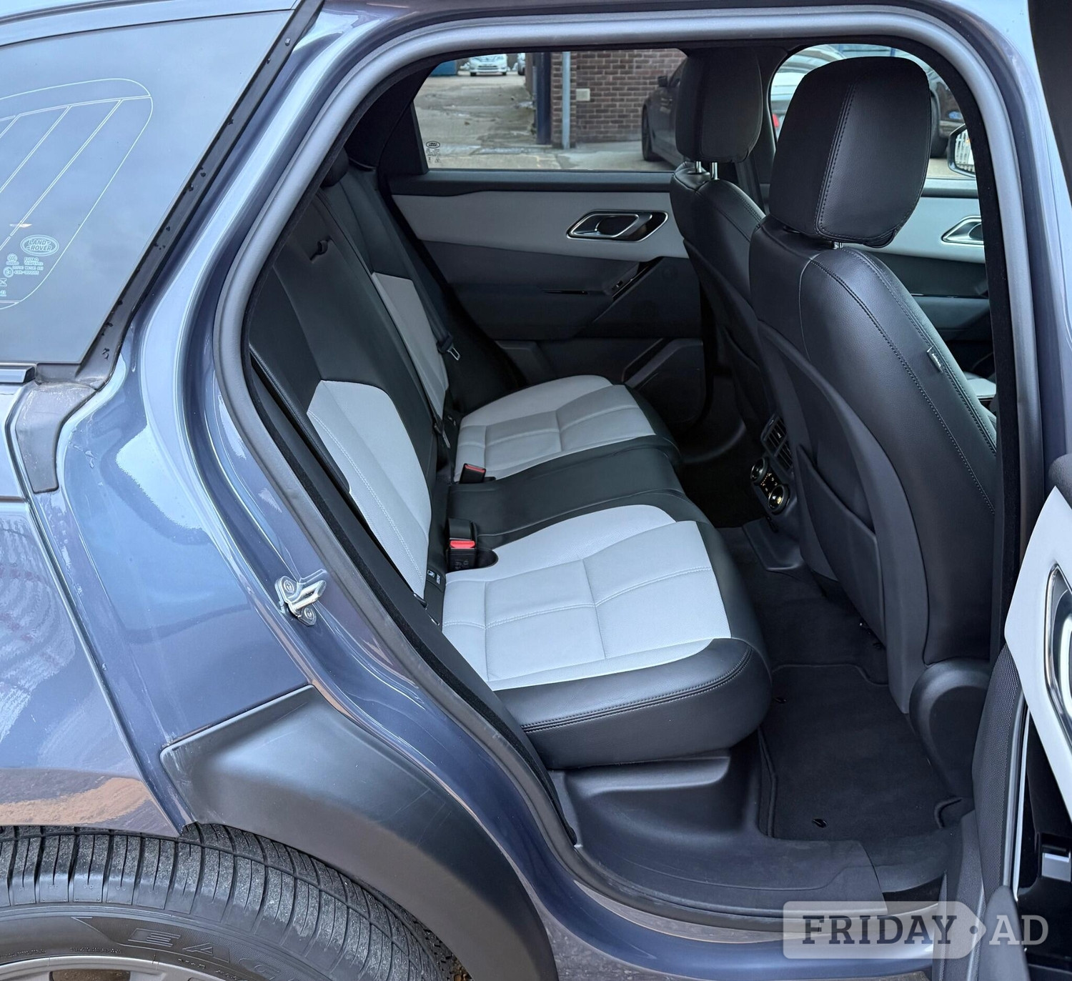 [ berth ]Land Rover Range Rover Velar