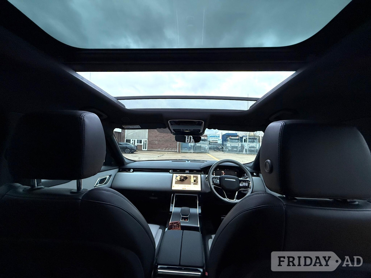 Land Rover Range Rover Velar 2023 in Havering